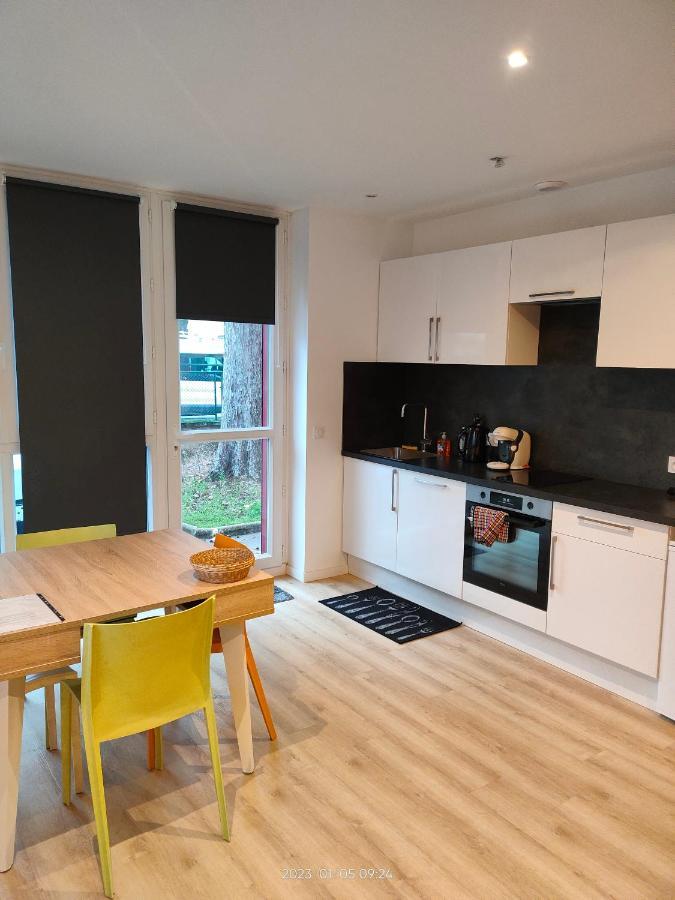 Logement Complet A Villeurbanne Exterior foto
